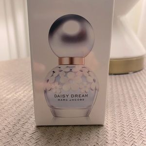 Marc Jacobs Daisy dream Eau de Toilette 1.0 Fl oz.
